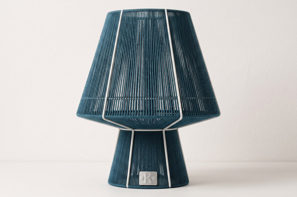 Ora · Mar profundo, lámpara de mesa tejida a mano en algodón 100% natural